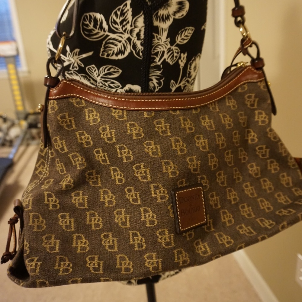 Beautiful brown Dooney & Bourke handbag.